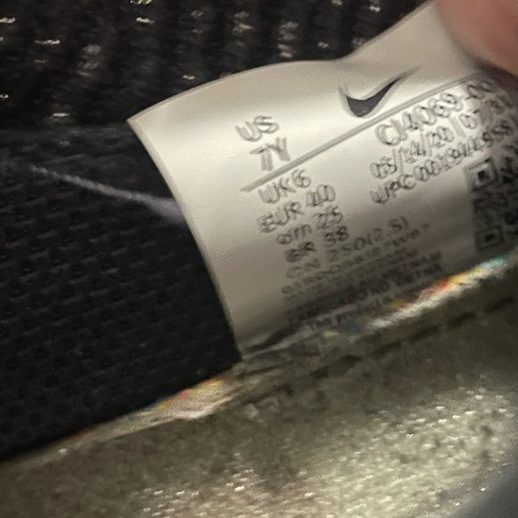 Nike VaporMax FlyKnit Running Shoes - Picture 7 of 8